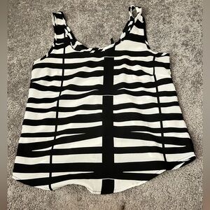 BLACK AND WHITE TANK 🌸